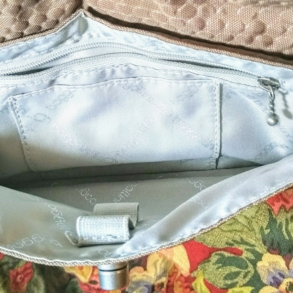 Smooth, Bubble Pattern Wristlet Clutch - Picture 15 of 16